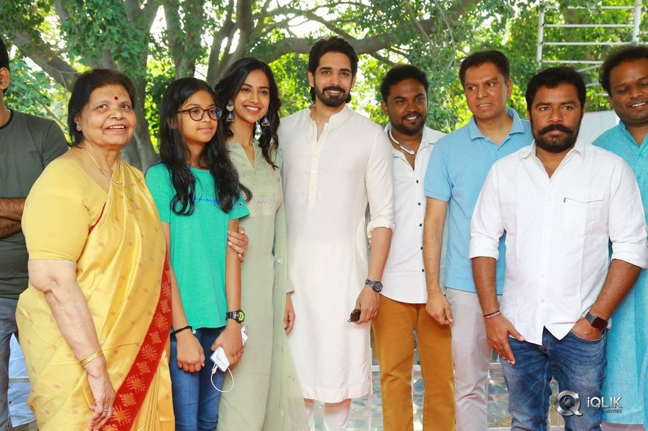 Ichata-Vaahanamulu-Nilupa-Raadhu-Movie-Opening